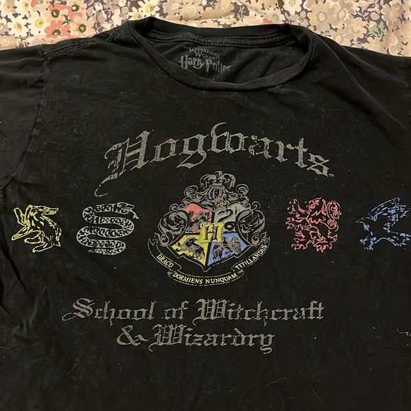 Women’s black Harry Potter Hogwarts short sleeve shirt - Picture 2 of 3
